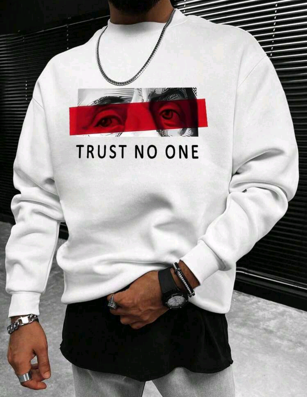Trust no one - sweatshirt