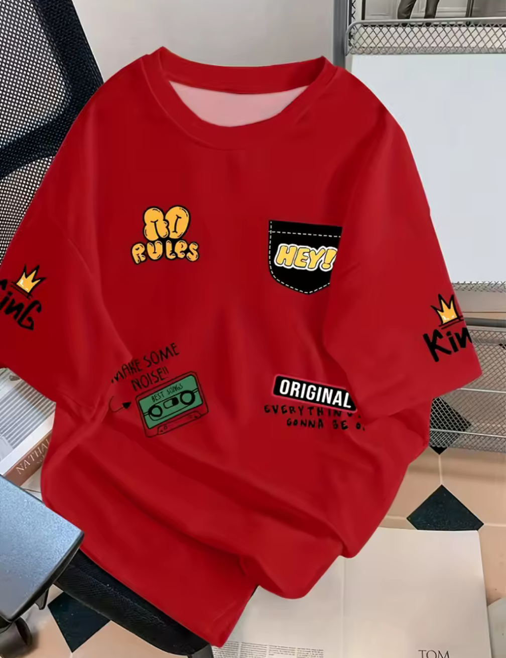 Färgglad statement-T-shirt med tryck – Gul, Röd, Vit & Svart