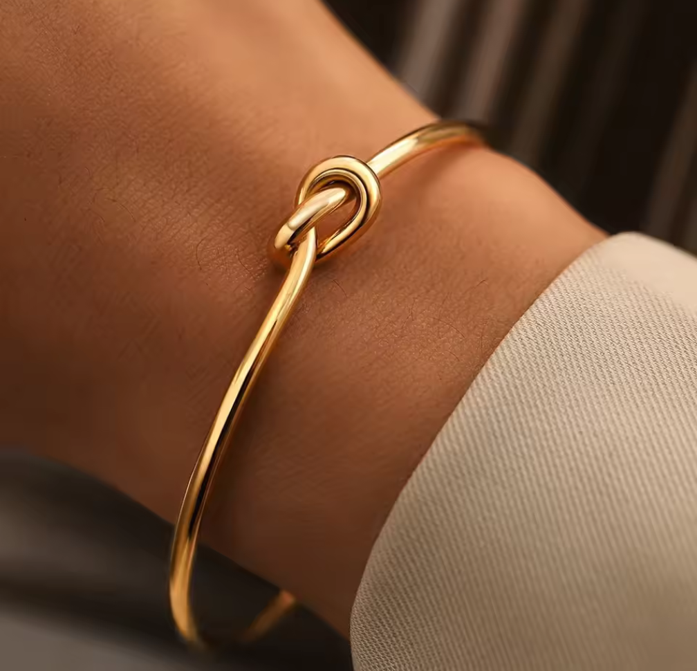 Bold & Bound – Armband med knut i guldton