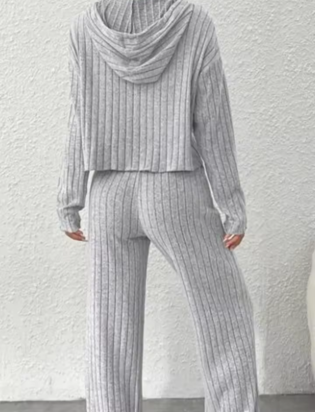 RIBBSTICKAT MYSSET MED HOODIE & VIDA BYXOR