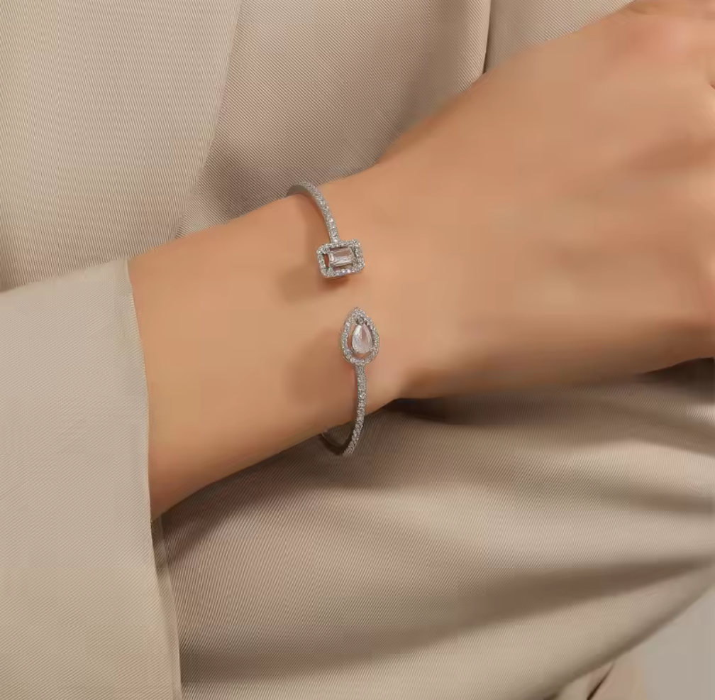 Lyxigt Justerbart Armband med Kristaller – Flera Färger