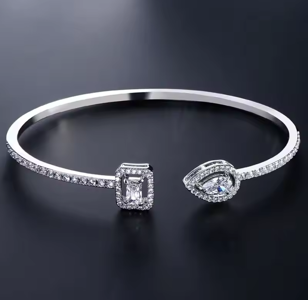 Lyxigt Justerbart Armband med Kristaller – Flera Färger