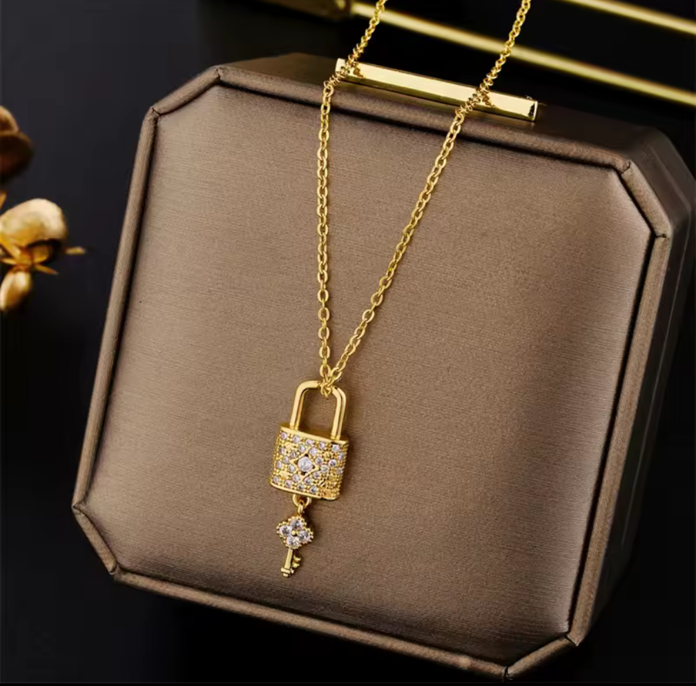 Halsband med Lås & Nyckel – Din Stil, Din Hemlighet