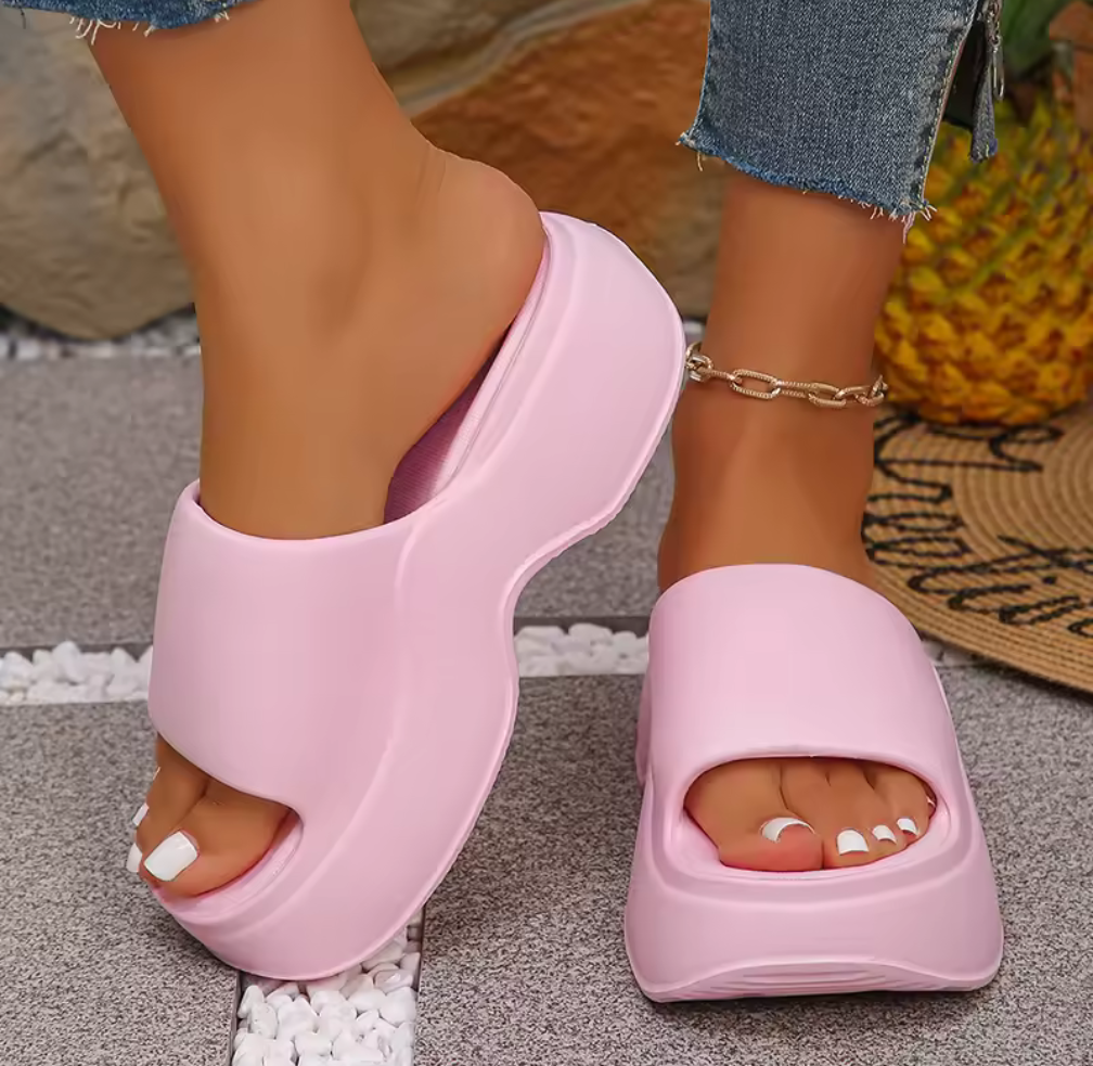 Chunky Curve Slides – Minimalism med maximal attityd