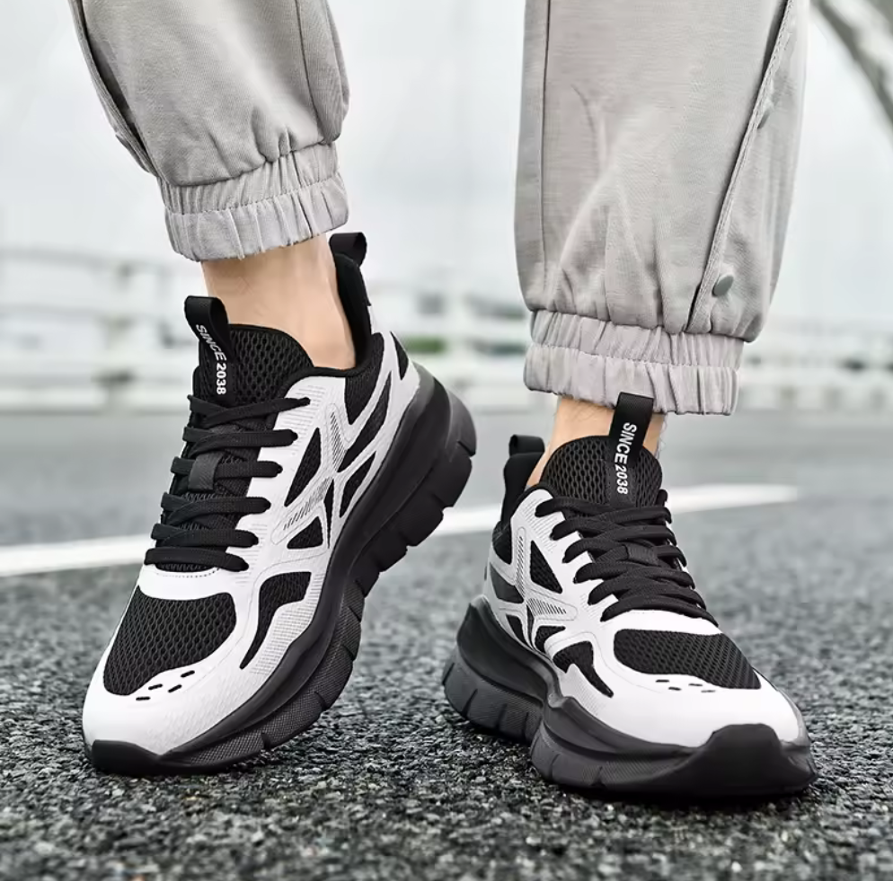 Chunky Sneakers “Since 2038” – Svart & Vit