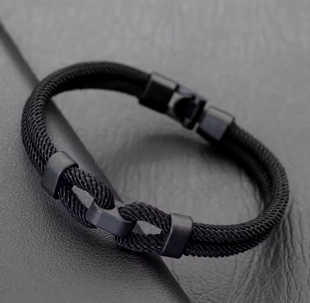 Stilrent Paracord Armband med Svart Länkdetalj