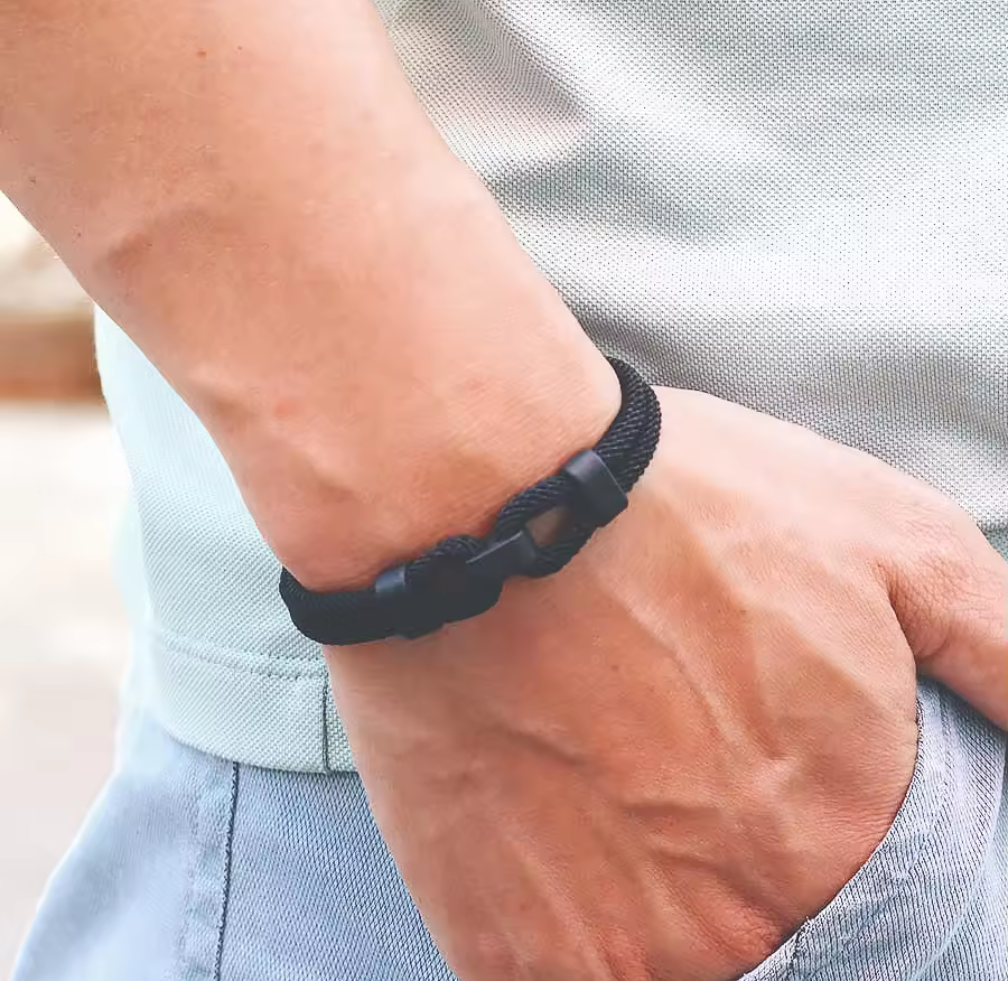 Stilrent Paracord Armband med Svart Länkdetalj