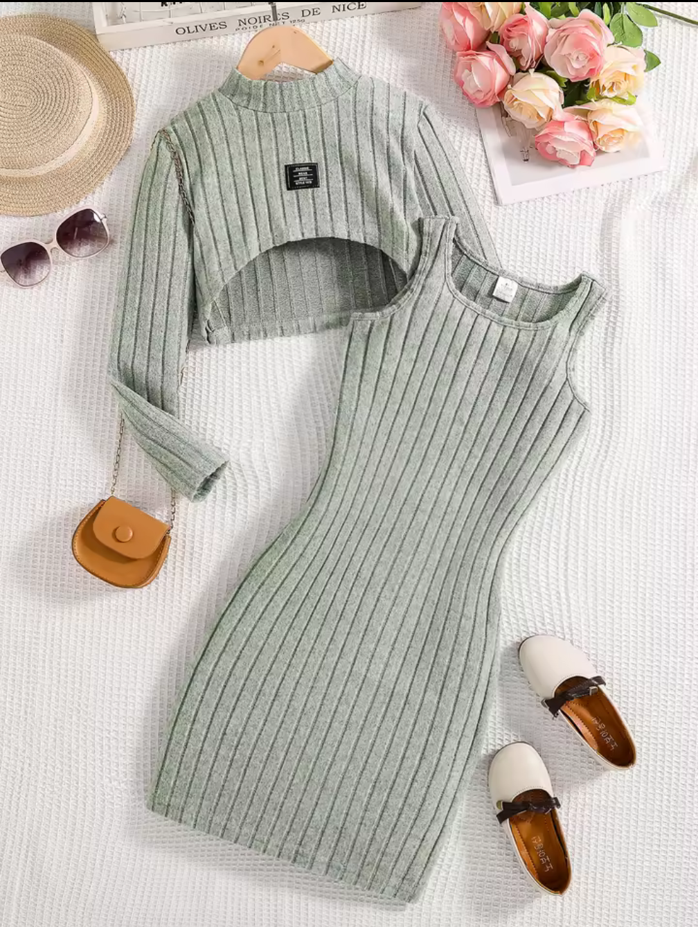 Ribbset i två delar – figurnära klänning med crop top
