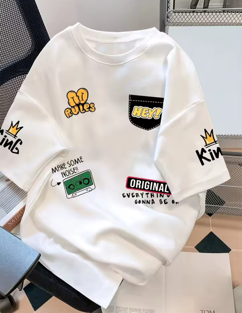 Färgglad statement-T-shirt med tryck – Gul, Röd, Vit & Svart