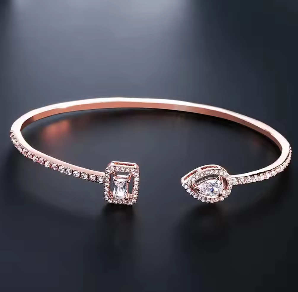 Lyxigt Justerbart Armband med Kristaller – Flera Färger