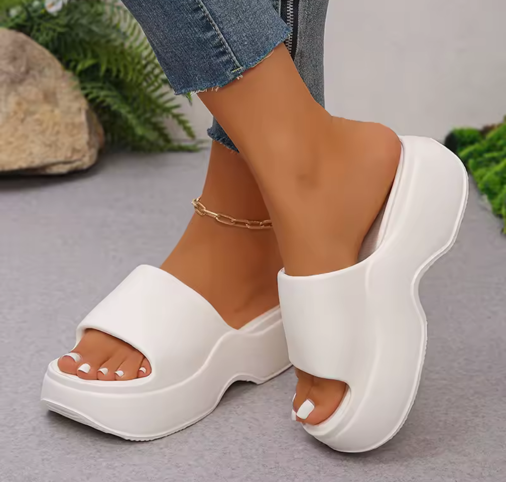 Chunky Curve Slides – Minimalism med maximal attityd