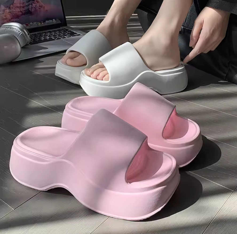 Chunky Curve Slides – Minimalism med maximal attityd