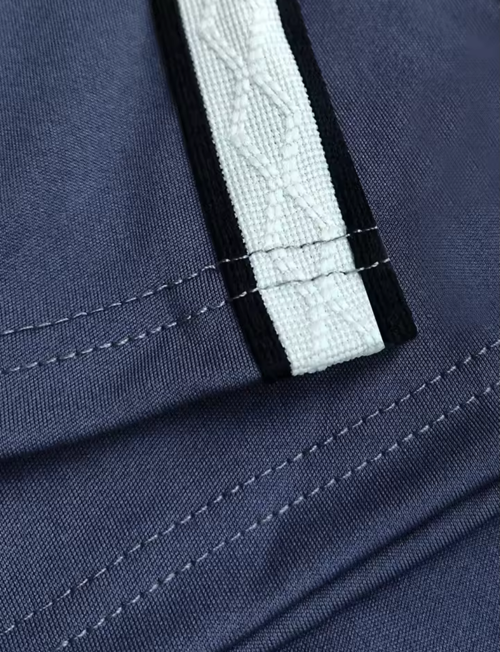 RJ™ Premium Tracksuit – Mörkgrå med Vit Detalj