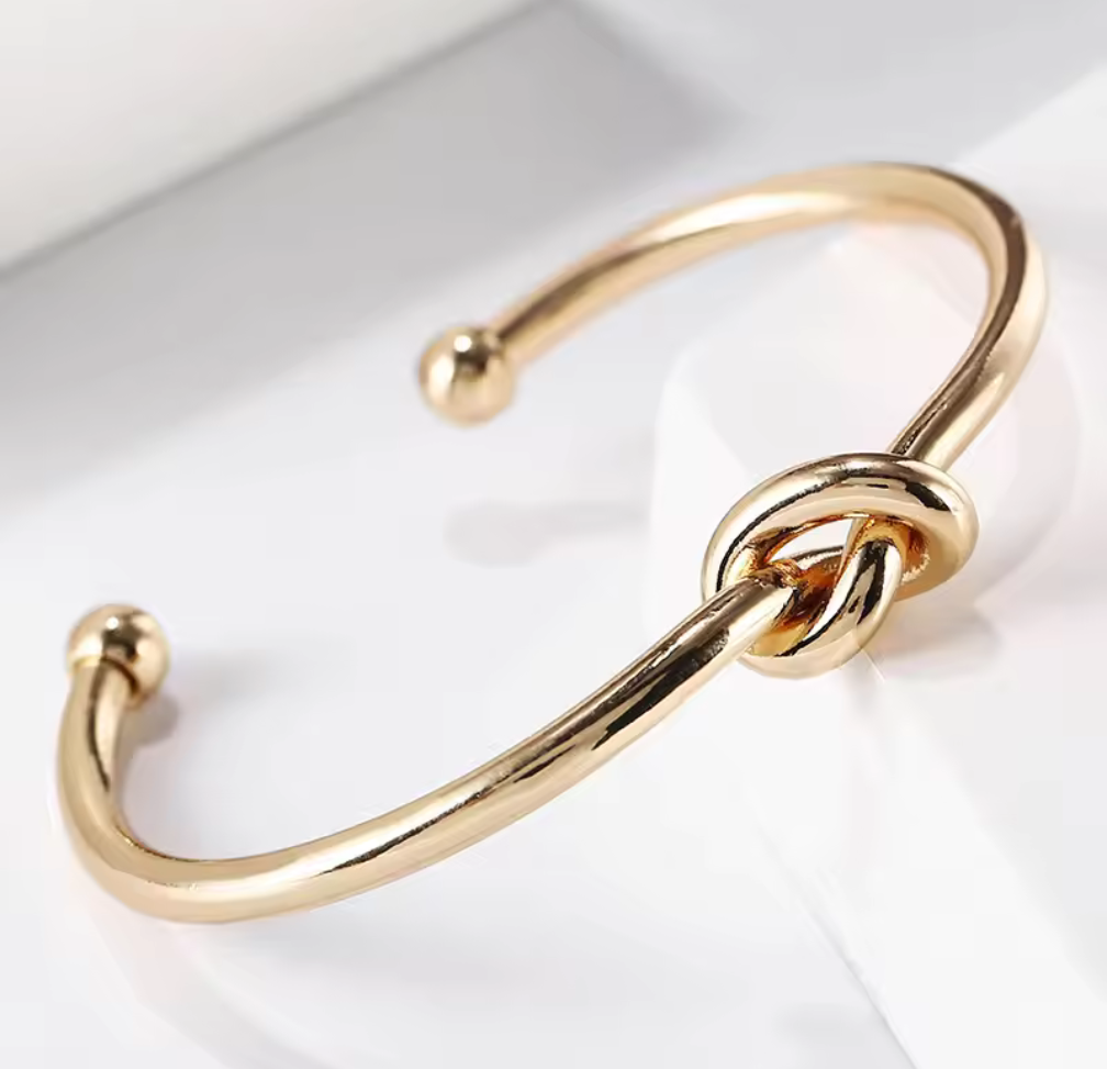 Bold & Bound – Armband med knut i guldton