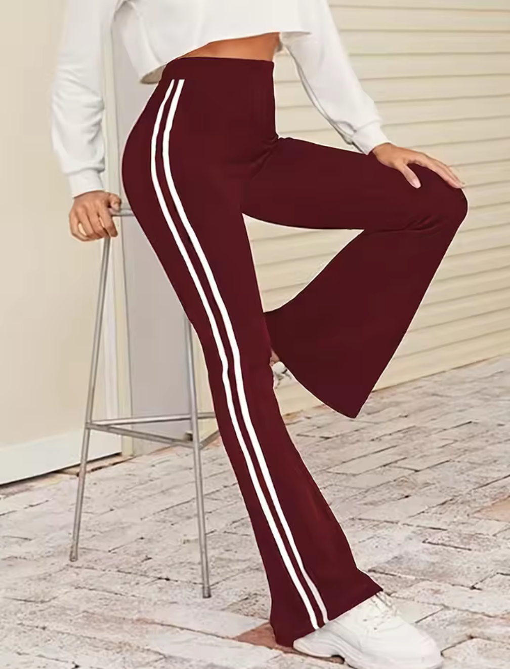 Sporty Chic Flared Pants – Lyft din vardagsstil med retro-touch